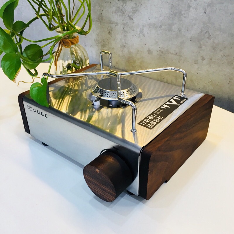 Bếp gas Cube + ốp gỗ óc chó. nhập khẩu