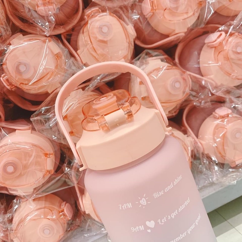BÌNH NƯỚC 2 LÍT Chia Vạch Nhắc Nhở Dễ Thương Có Ống Hút Tiện Lợi