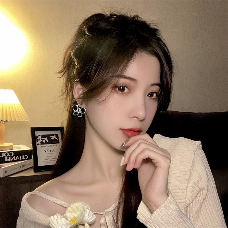 [Augustcloth | AugustJewelry] Bông tai/ Hoa tai hình viền bông hoa to