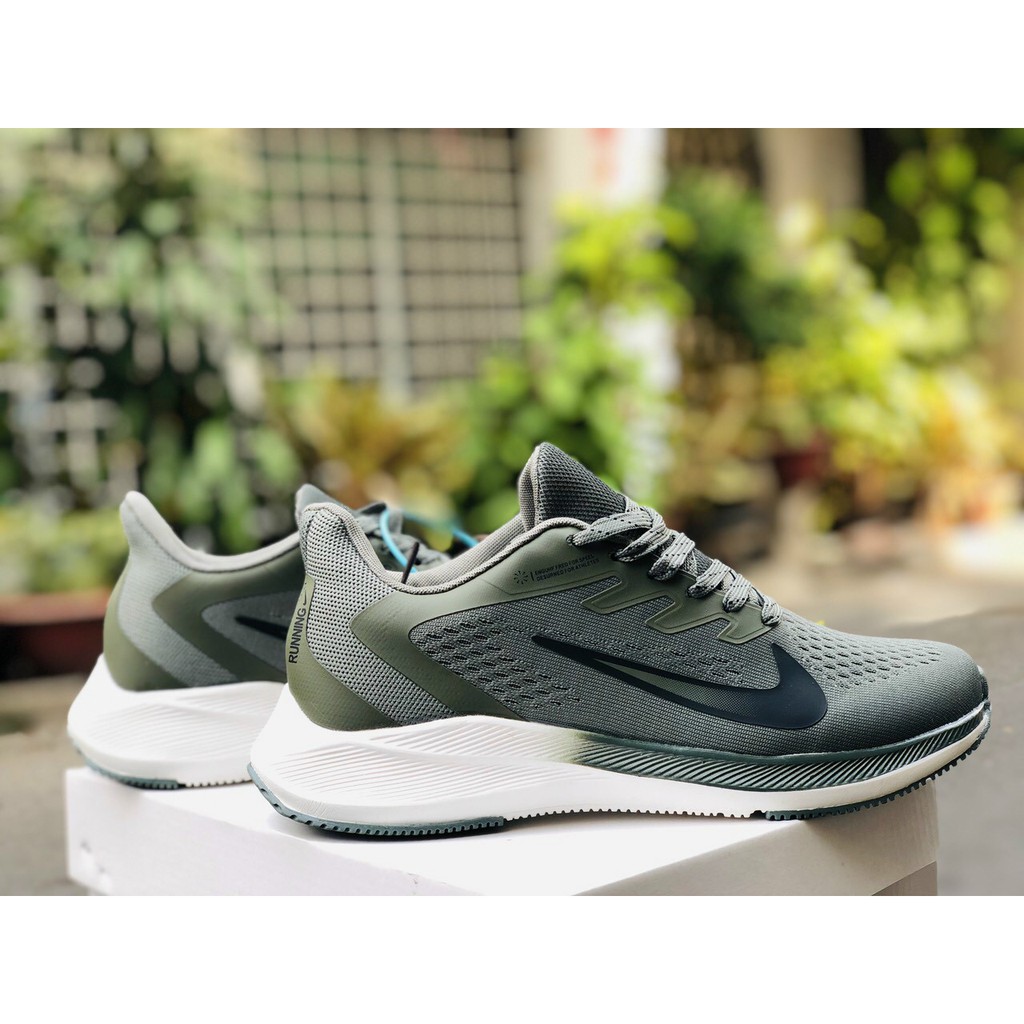 Giày CHẠY BỘ NAM Giày sneaker thể thao màu Xanh rêu FORM SIÊU NHẸ đi ÊM CHÂN Thoáng khí TRÙM GIÀY PT