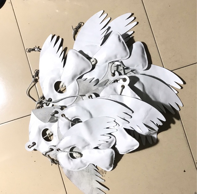 Mồi giả có cánh bằng da