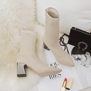 Boot len cao cổ mũi nhọn ( SẴN ĐEN SIZE 37 )
