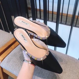 Giày sục đinh viền