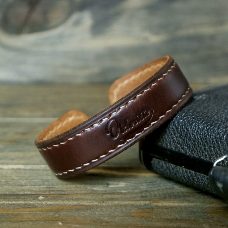 Vòng tay OLDERISTER CUFF Leather baracelet sản phẩm thủ công bằng da thật