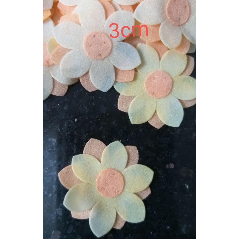 Hoa trang trí ,size 3cm (20 hoa )