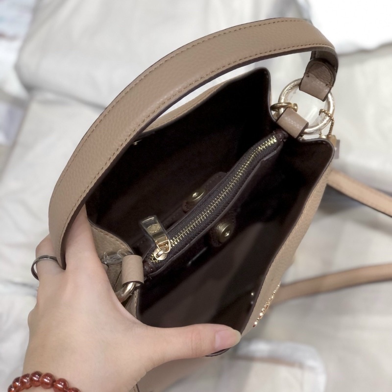 Túi Coach bucket màu nude siêu xinh