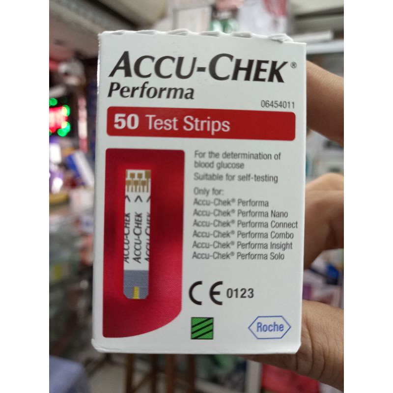 50 que thử ACCUCHECK performa +50 kim chích máu