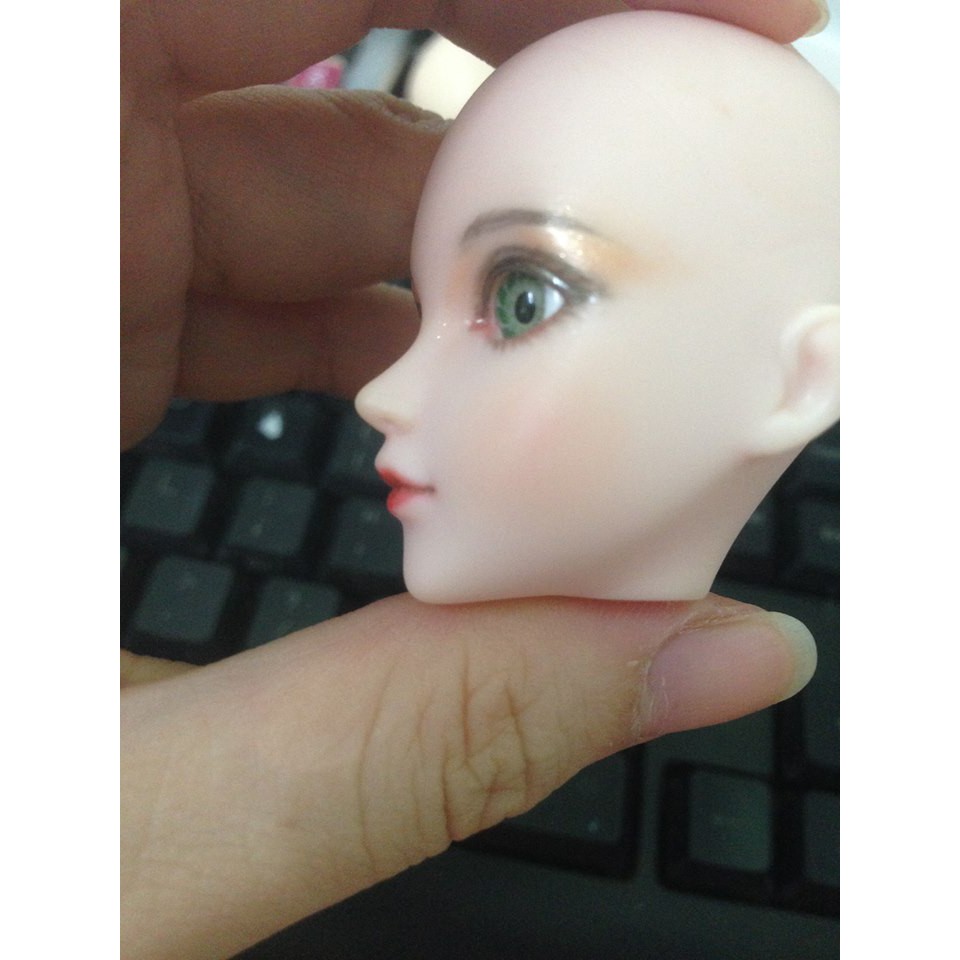 Phấn nhũ nail, hoặc trang điểm búp bê