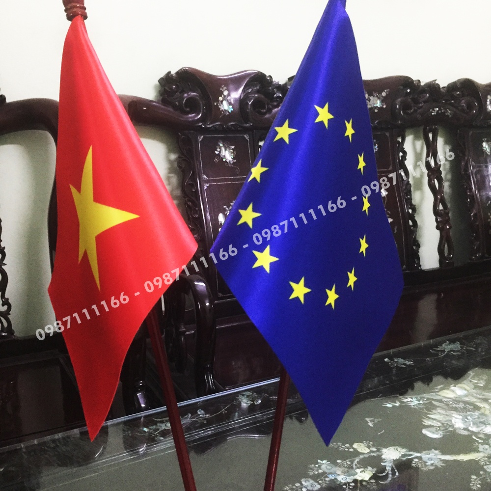 Cờ Để Bàn Đế gỗ Việt Nam - EU