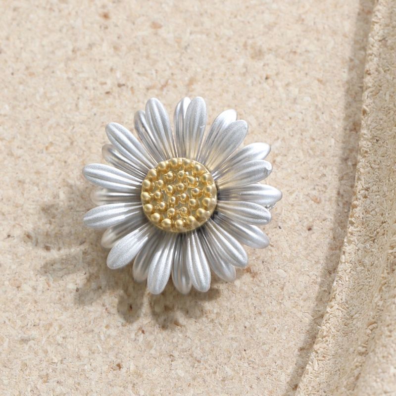 SAN*Unisex Wild Flower Daisy Brooch Pin Natural Pearls Design Vintage Scarf Decor