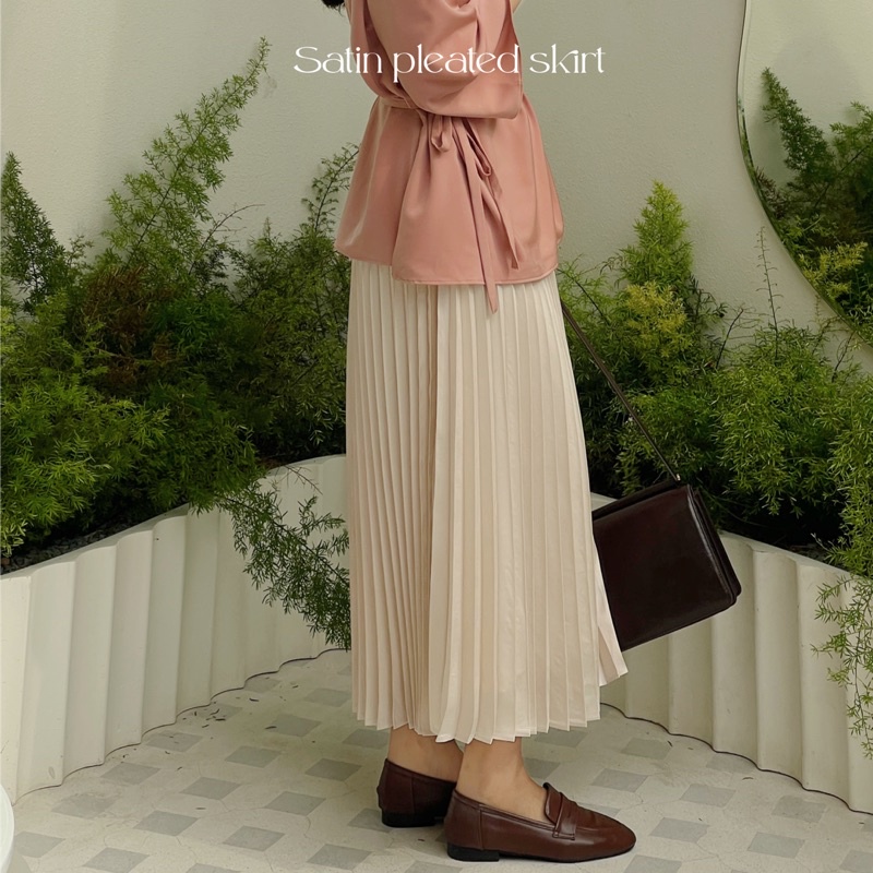 Nimi - Chân váy lụa xếp ly dáng dài Satin pleated skirt