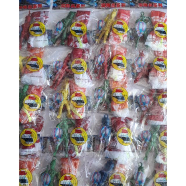 1 chú lính nhảy dù loại nhỏ