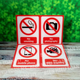 Biển báo bằng mica