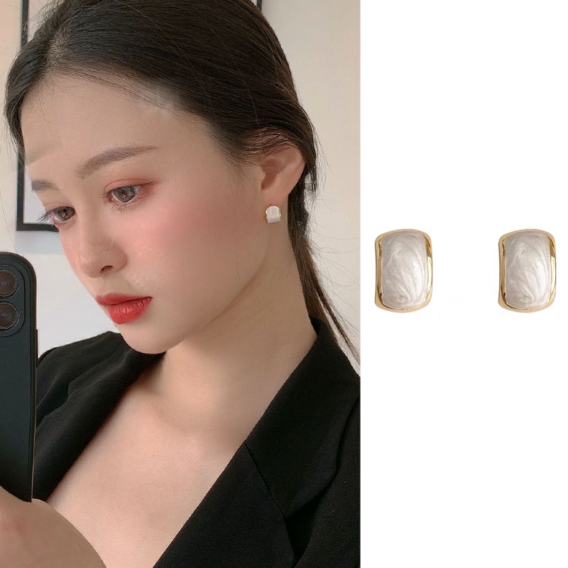Khuyên tai cỡ nhỏ màu trắng thời trang Hàn Quốc