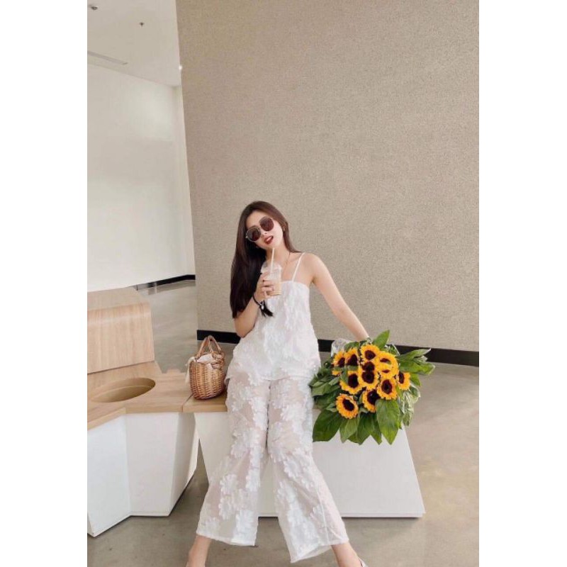 Set áo hai dây kèm quần culottes trắng ép hoa sang chảnh