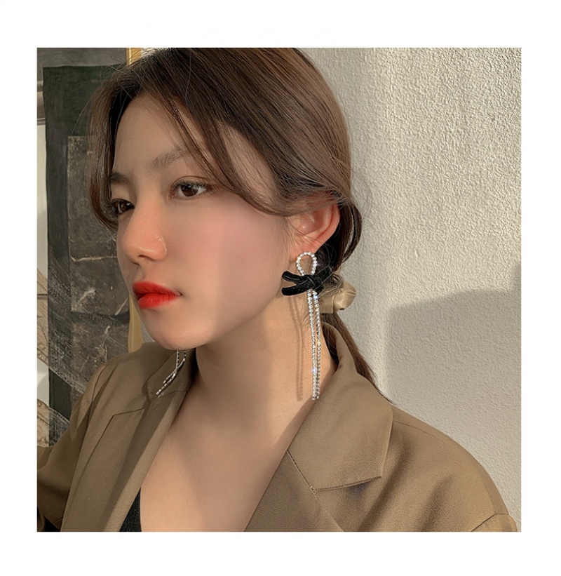 Khuyên tai dáng dài tua rua đính đá mặt nơ phong cách retro thời trang