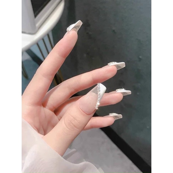Xích đá gắn móng tạo điểm nhấn xinh -kute