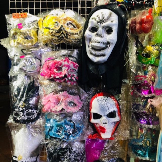 Mặt nạ trắng cho hội Halloween