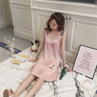 Váy ngủ lụa hồng 2 dây nơ đen