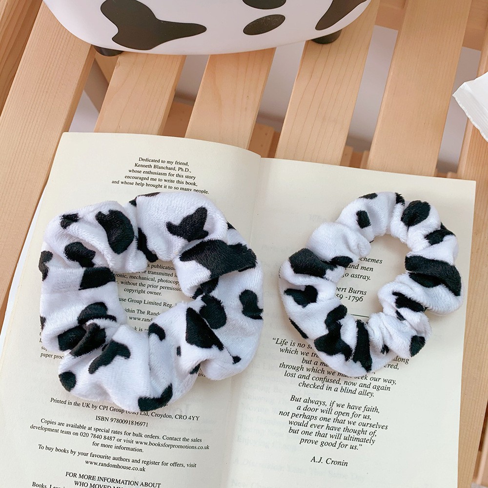 [Mã SKAMCLU8 giảm 10% cho đơn từ 100K] Dây cột tóc vải Scrunchies bò sữa HOT TREND ulzzang