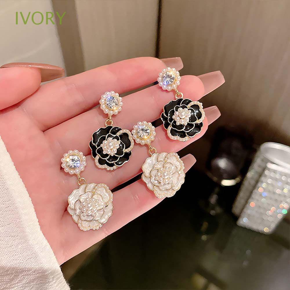 Bông tai hình hoa trà đính ngọc trai giả lấp lánh kiểu dáng thanh lịch cho nữ