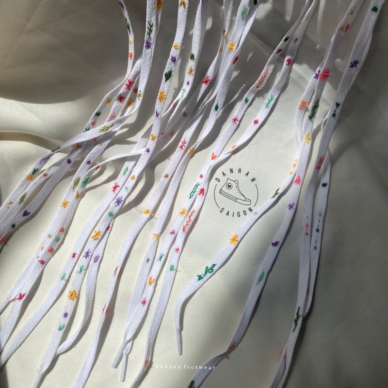 Dây giày classic và dây thêu sẵn