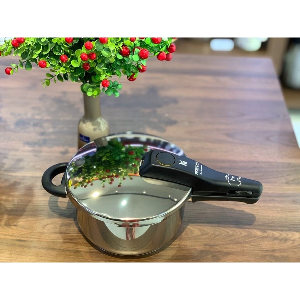 Nồi áp suất WMF Perfect dung tích 4.5L chất liệu thép Cromargan sang trọng, nhập Đức chính hãng