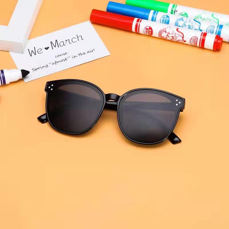 Kính Mát Thời Trang Cho Mọi Người