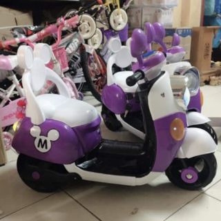 XE MÁY ĐIỆN TRẺ EM VESPA M .