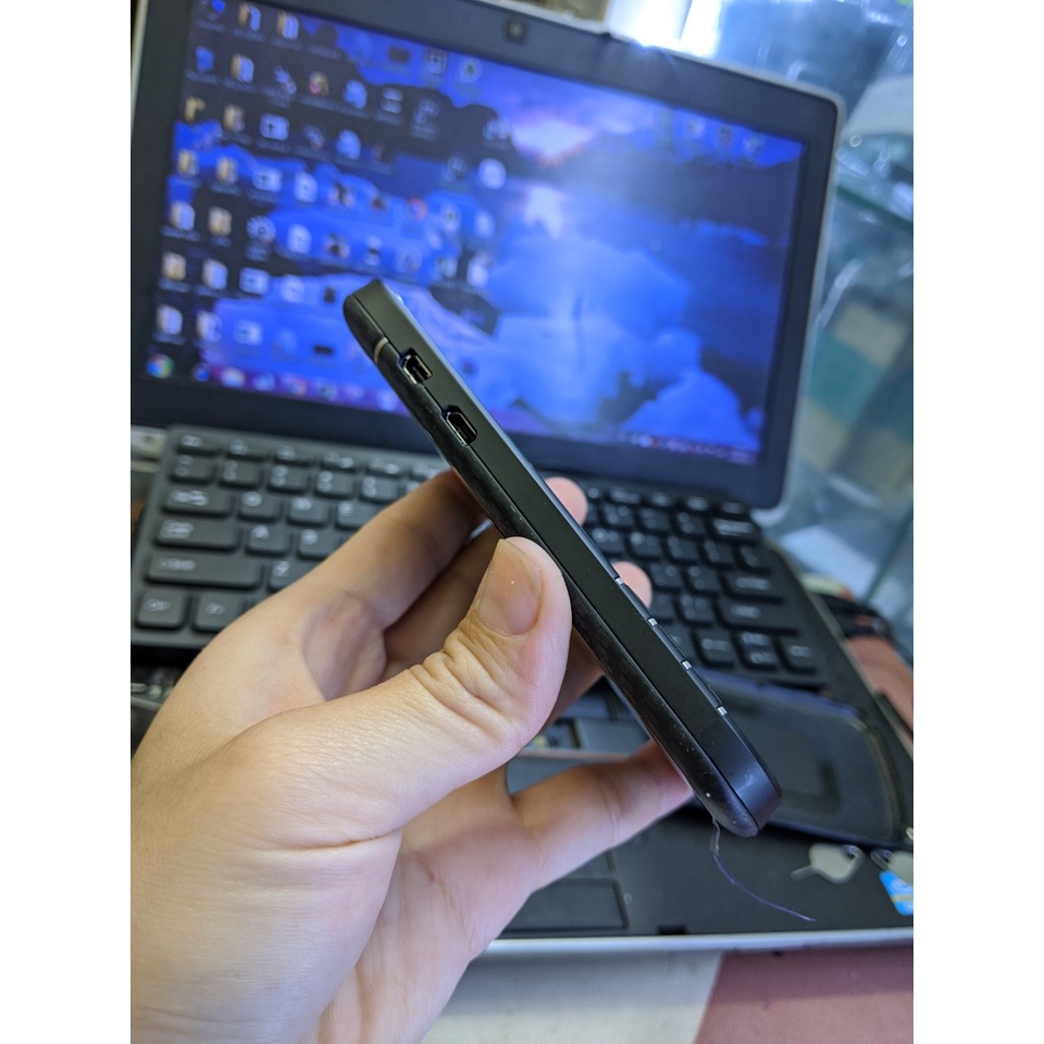 Bộ vỏ zin màu đen full màn Blackberry Q10
