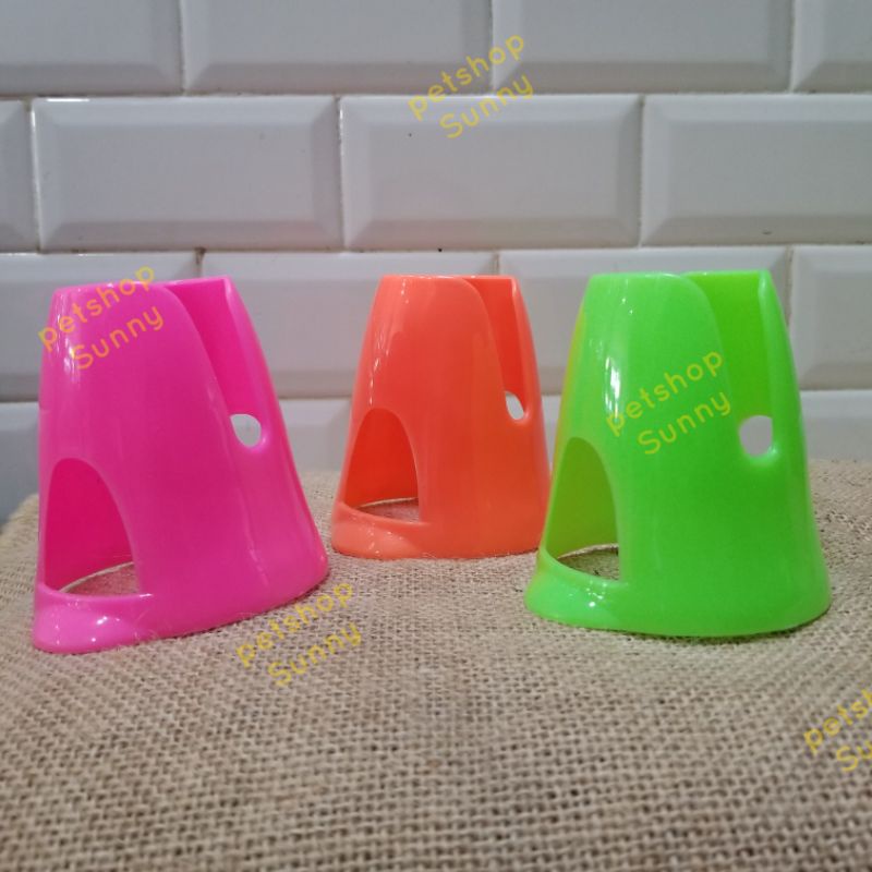 Đế để bình nước hamster 2in1 (giao màu ngẫu nhiên)