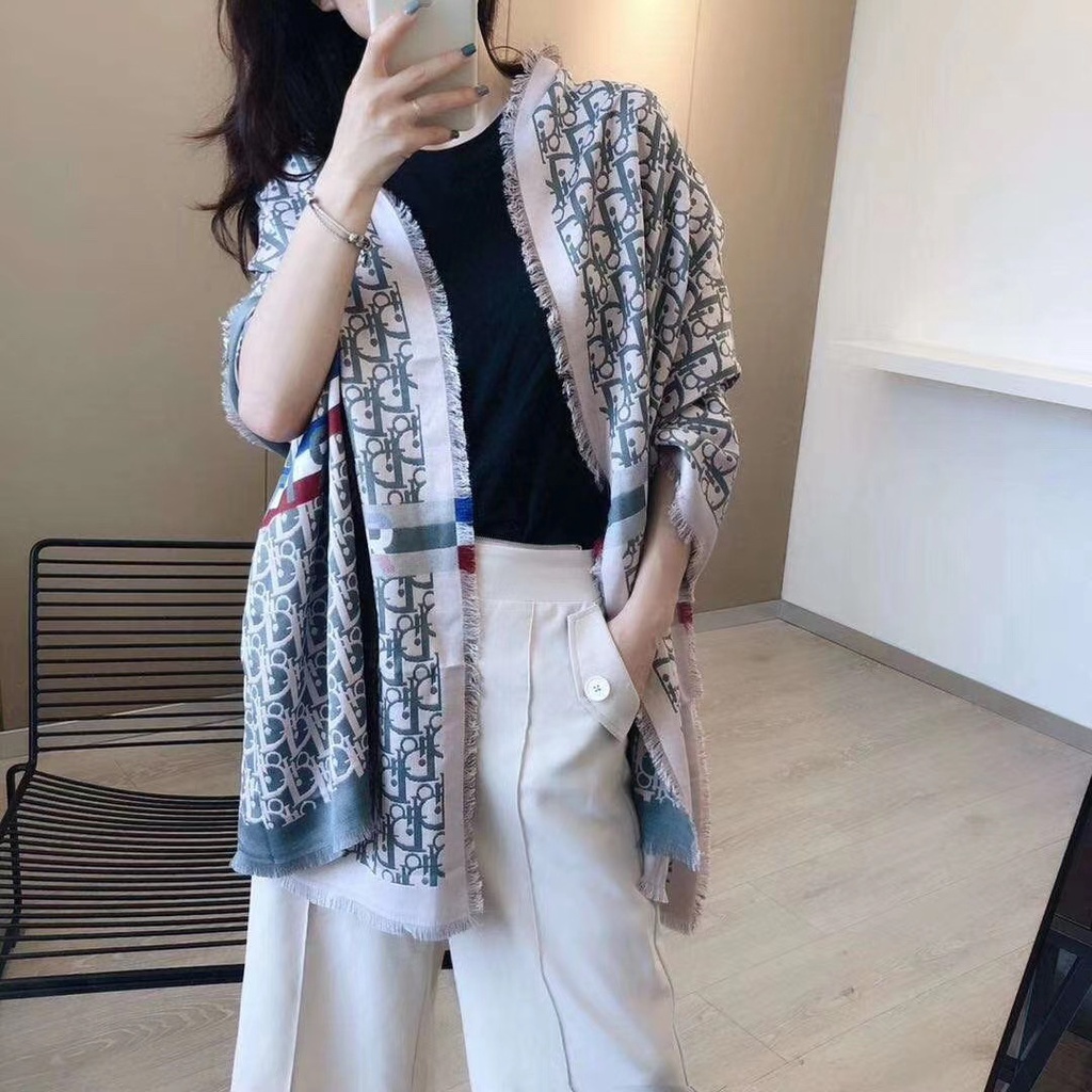 Quà tặng - Khăn choàng dạ ép mịn họa tiết mới 2023 hottrend