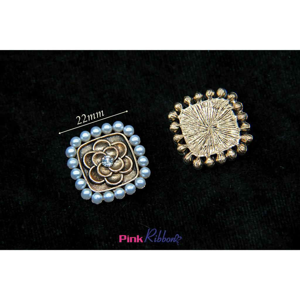 Charm hoa chữ nhật viền trai nhí 2.2cm