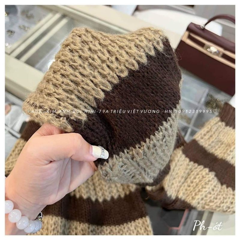 Áo len kẻ nâu cổ tim hàng QCL1