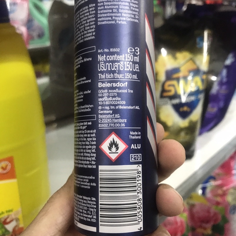 Xịt khử mùi Nivea Men Invisible For Black and white 150g