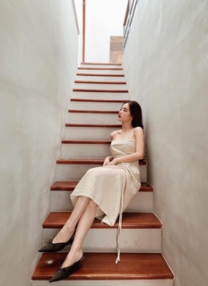 Đầm nude 2s rút hông