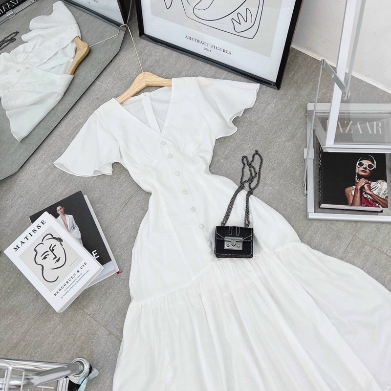 MAXI TRẮNG CỔ V PHỐI NÚT ĐUÔI CÁ