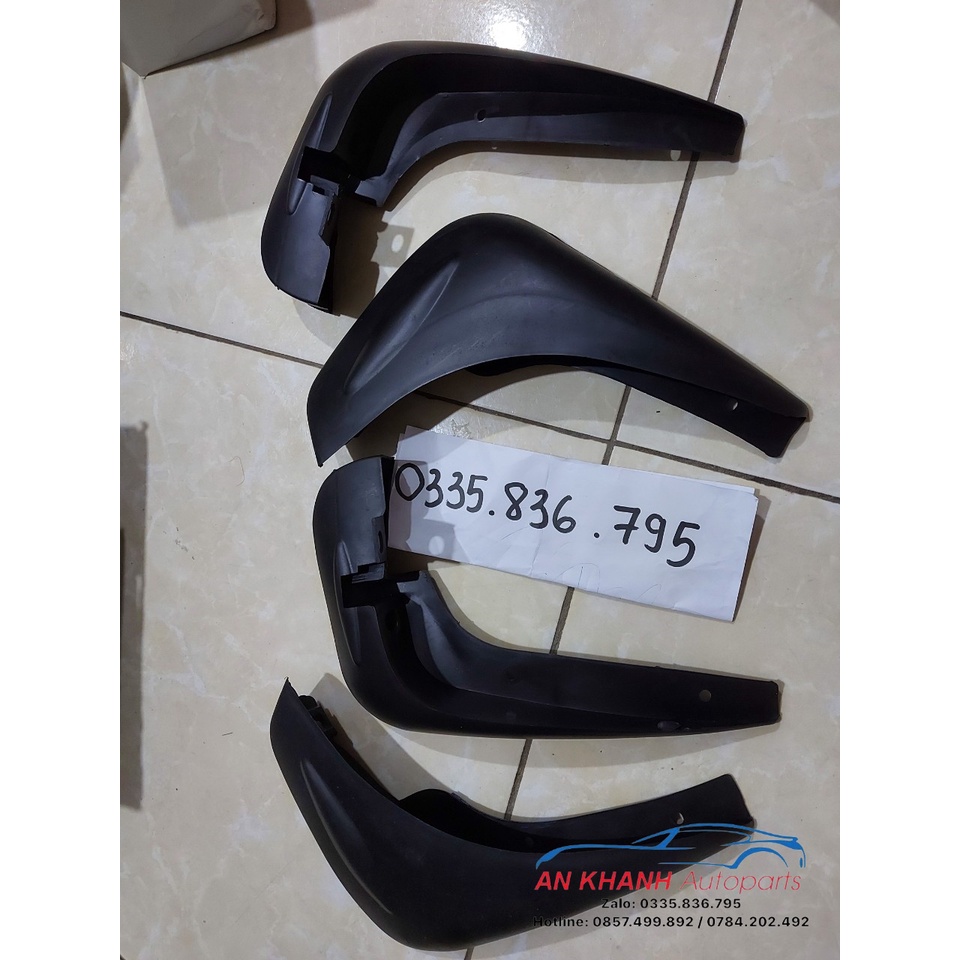 BỘ 4 CHẮN BÙN BÁNH XE Ô TÔ CÁC LOẠI