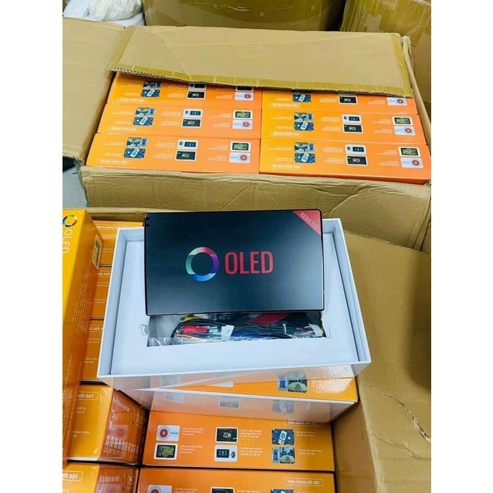 Màn hình androi OLED C2  CHO XE HƠI