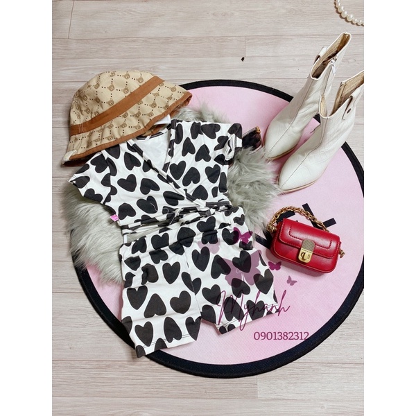 set áo croptop + quần ngắn hoạ tiết tim đen cho bé