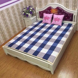Thảm trai giường