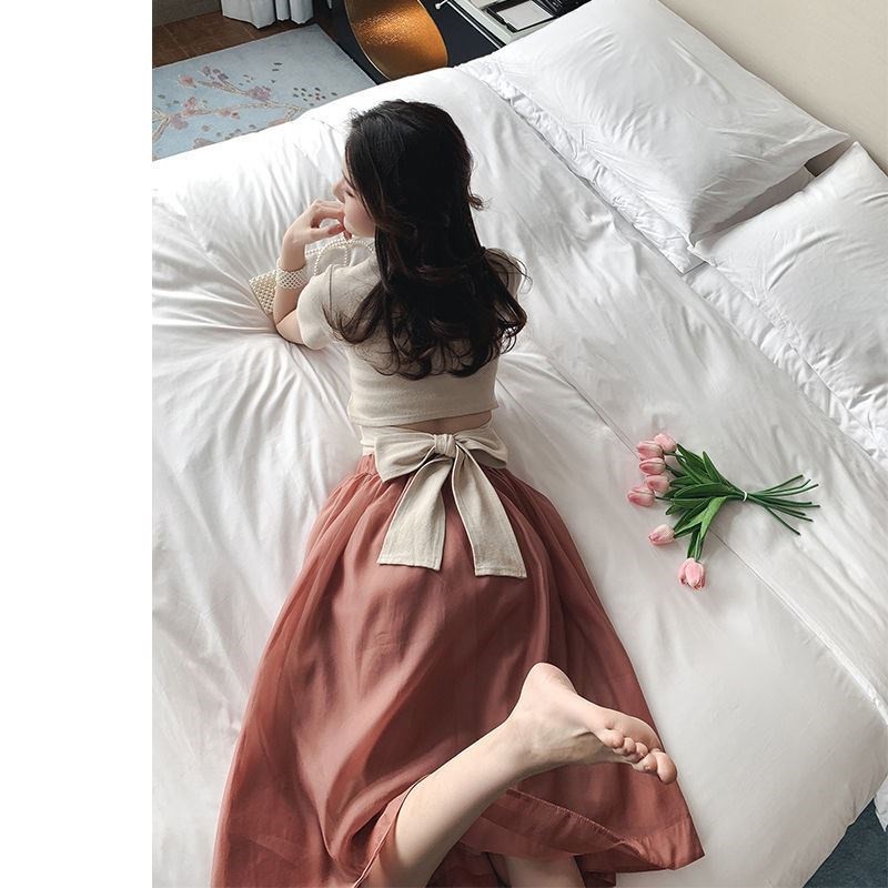 Set chân váy + áo kiểu