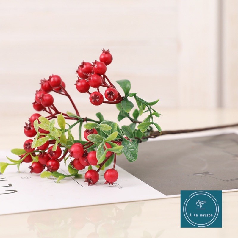 Cành lá berry cao 30cm dùng trong decor trang trí nhà cửa, hoa lụa cao cấp, hoa cưới.
