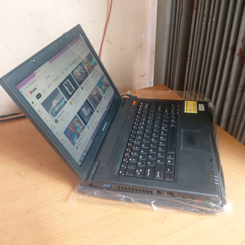 Laptop văn phòng, nghe nhạc xem phim tin tức báo chí lướt web xem giá cả thị trường