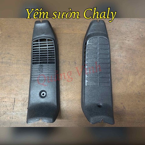 Yếm giữa xe CHALY che bình xăng con.