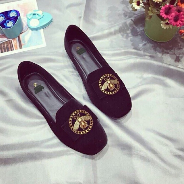 [Sale 50%] Giày nữ bệt lười đính hình ong xích siêu hot | BigBuy360 - bigbuy360.vn