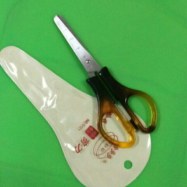 Kéo Thủ Công Cán Vàng To - Bé