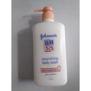 Sữa tắm Johnsons pH 5.5 tinh dầu hạnh nhân 750ml