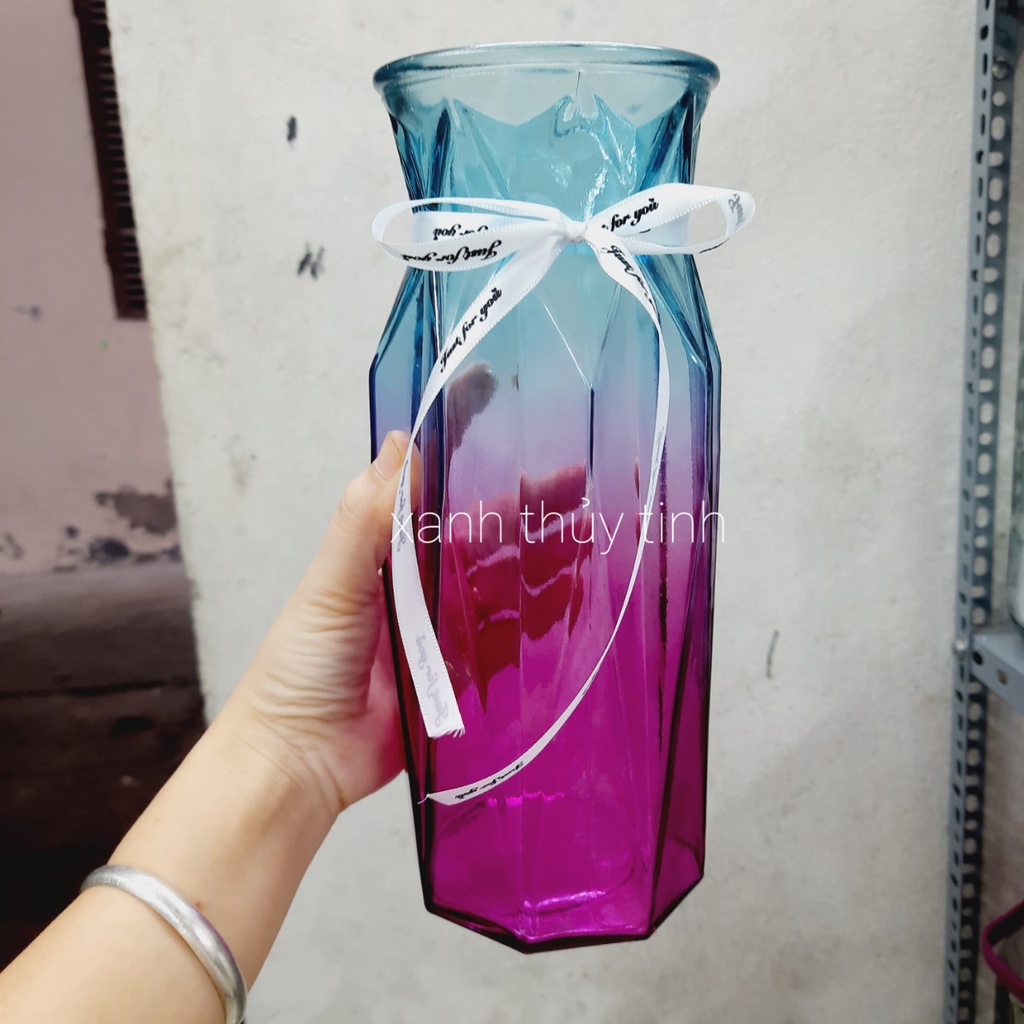 Lọ hoa thủy tinh đa giác trụ cao 25cm với 2 màu kết hợp kiểu mới