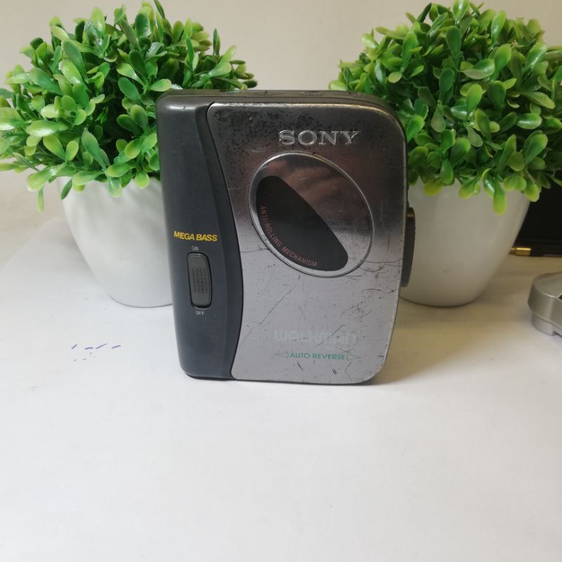 Máy nghe nhạc cát sét băng tape cassette Sony Walkman WM-FX322 băng chạy 2 chiều